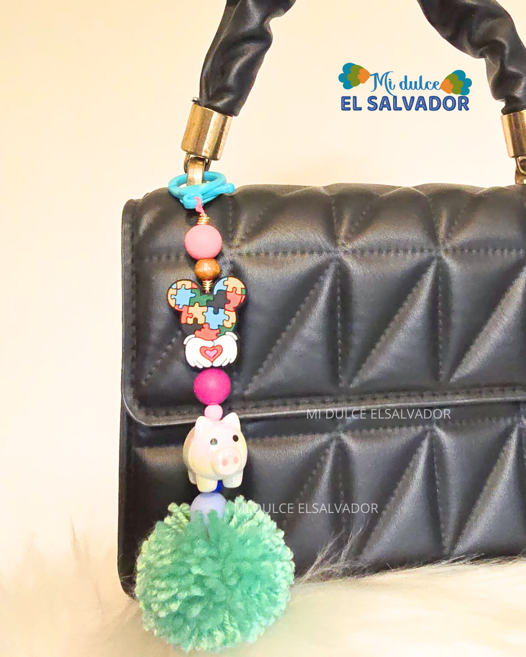 Bag charm cerdito pompón
