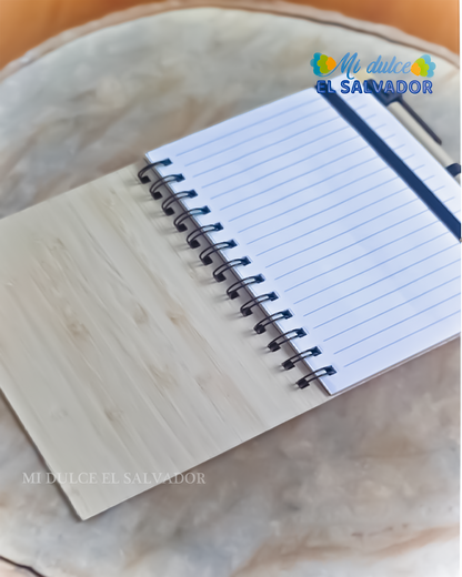 Cuaderno con boligrafo